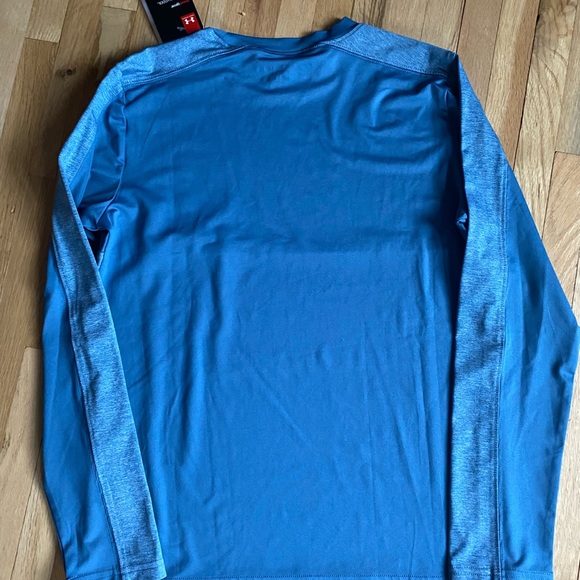 New Under Armour Long Sleeve Top    Size Medium - Picture 2 of 3